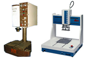 Die JP1 Serie Servopresse und der JR750 Tisch-Roboter